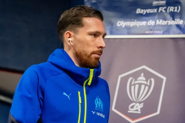 МАРСЕЈ СЛАВЕШЕ 9-0 ПРОТИВ РАБОТНИЦИ ВО ФАБРИКА, ПА ИМ ПРИРЕДИ ШПАЛИР (ФОТО)