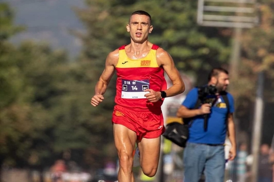 ДАРИО ИВАНОВСКИ ГО ЗАВРШИ МАРАТОНОТ ВО СЕВИЉА СО ТРЕТО НАЈДОБРО ВРЕМЕ ВО КАРИЕРАТА