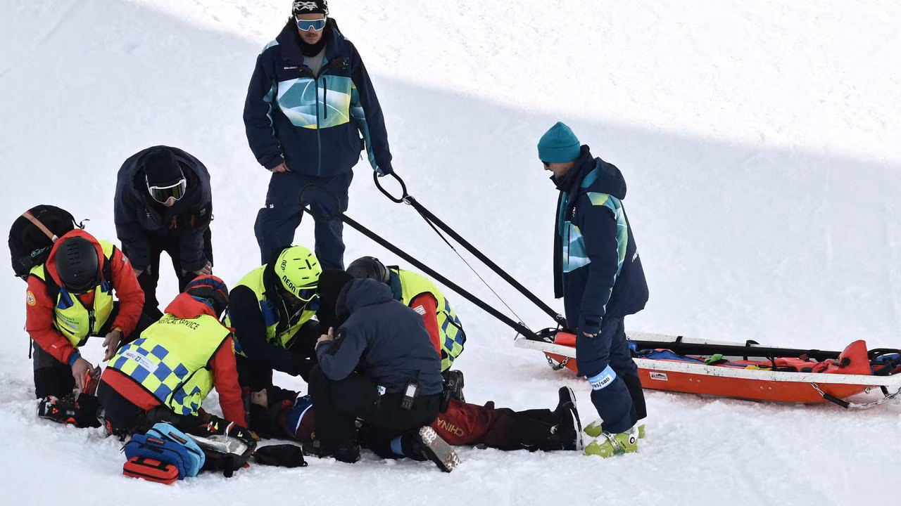 (ВИДЕО) НОВИ ХОРОР СЦЕНИ НА ОЛИМПИСКИТЕ ИГРИ – НАТПРЕВАРУВАЧКА ОД КИНА ДОЖИВЕА ТЕЖОК ПАД