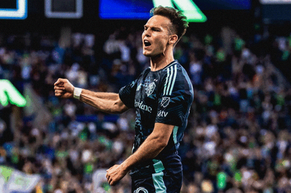 (ВИДЕО) МУСОВСКИ ПОСТИГНА ПОГОДОК – СИЕТЛ ЕЛИМИНИРАН ЗАРАДИ ПРАВИЛО КОЕ ВЕЌЕ НЕ ПОСТОИ ВО ЕВРОПА