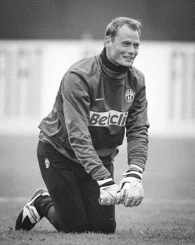 ТАЖНА ВЕСТ: ВО СООБРАЌАЈНА НЕСРЕЌА ЗАГИНА ПОРАНЕШНИОТ ГОЛМАН АЛЕКС МАНИНГЕР