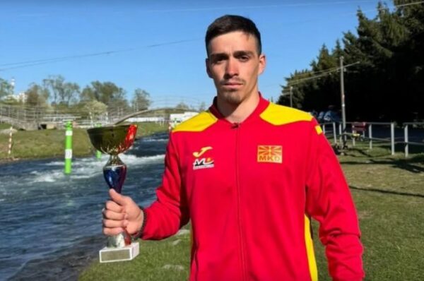 КАЈАК ИСТОРИЈА ЗА МАКЕДОНИЈА – ГОЛЕМА ПОБЕДА НА АНГЕЛ ПЕТРУШЕВ
