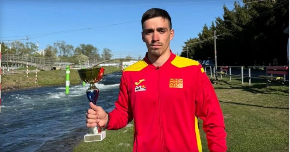 КАЈАК ИСТОРИЈА ЗА МАКЕДОНИЈА – ГОЛЕМА ПОБЕДА НА АНГЕЛ ПЕТРУШЕВ