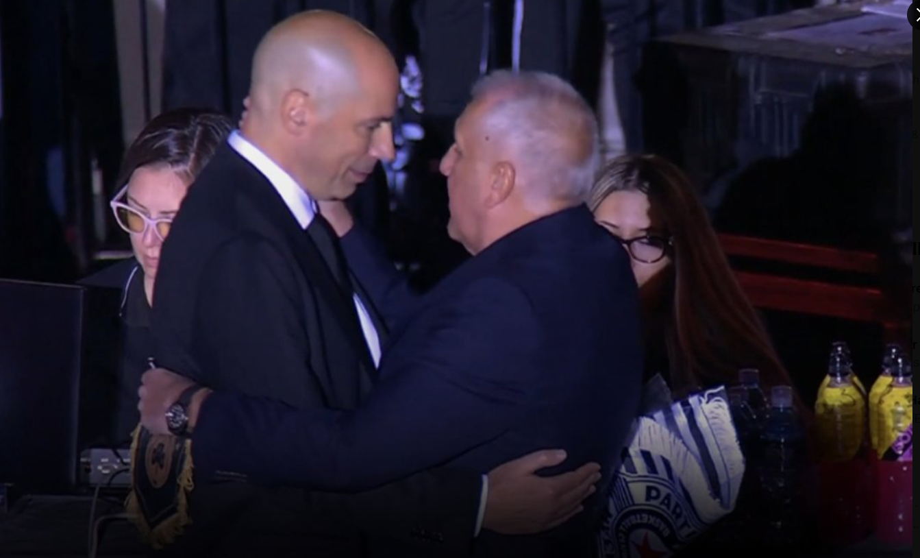 (ВИДЕО) ДА СЕ НАЕЖИ ЧОВЕК – ОВАЦИИ ЗА ЖЕЉКО ОБРАДОВИЌ